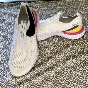 Nike epic react size 9, white.